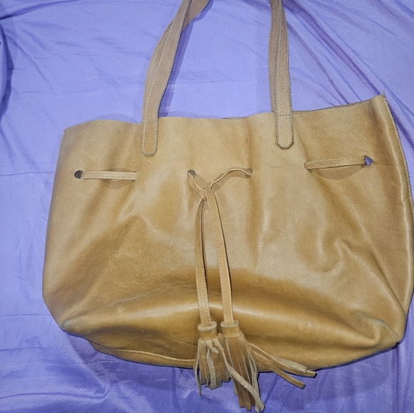 Able Elegant Tan Leather Tote Bag - Picture 4 of 12